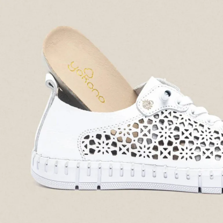 Zapatos planos Yokono flow blancos de piel con diseño troquelado