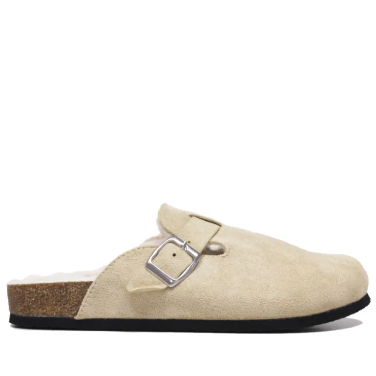 Zuecos color beige con borreguito
