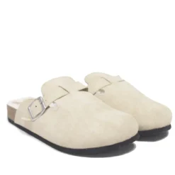 Zuecos color beige con borreguito