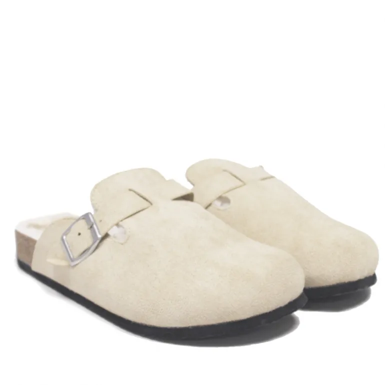Zuecos color beige con borreguito