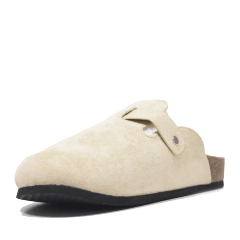 Zuecos color beige con borreguito
