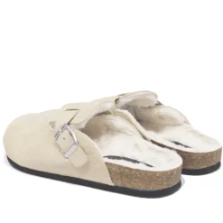 Zuecos color beige con borreguito